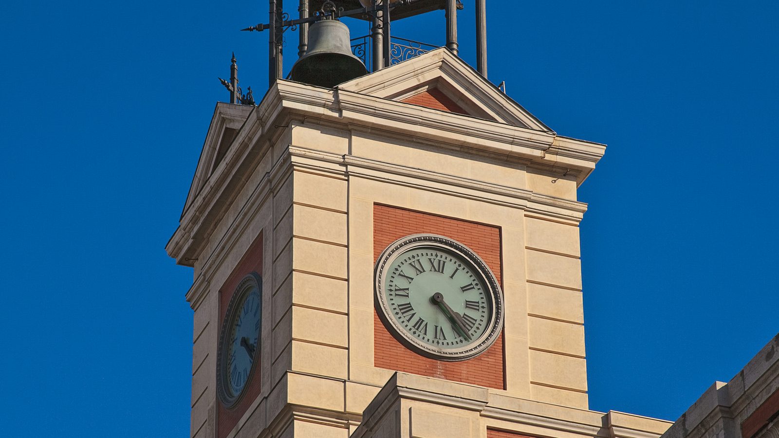 Madrid. Puerta del Sol square. Clock. Spain (2746517432)